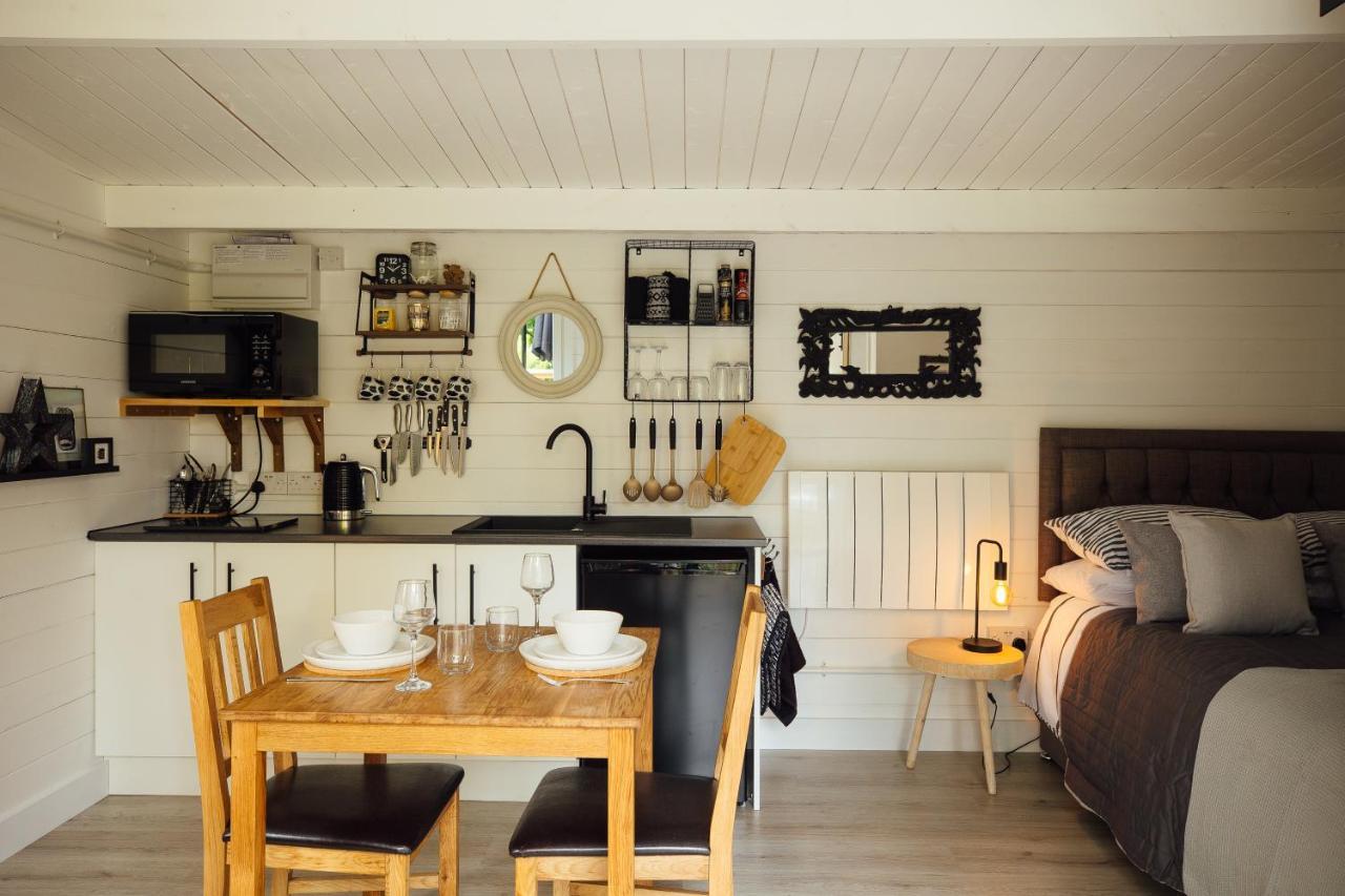 Caban Du Bach Pembroke With Private Garden Vila Exterior foto