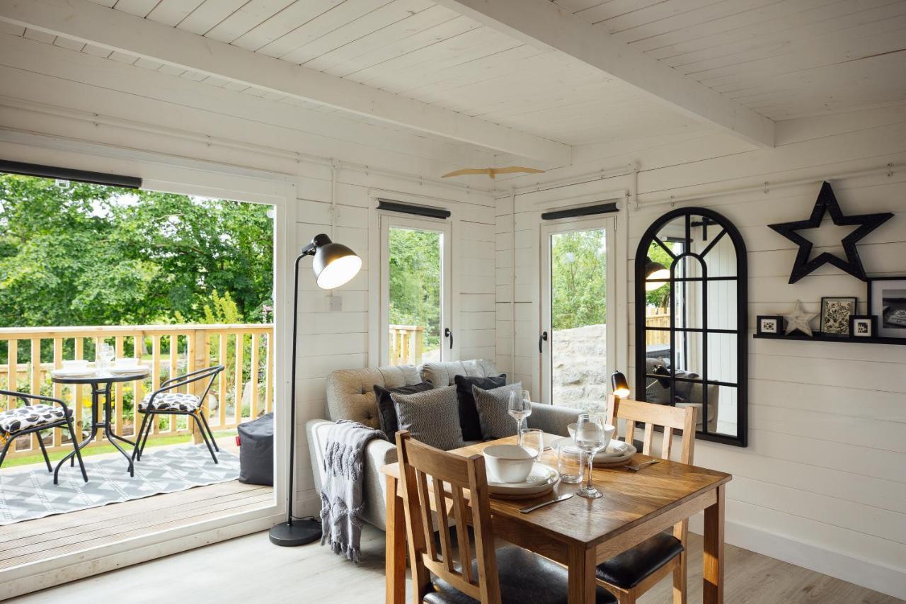 Caban Du Bach Pembroke With Private Garden Vila Exterior foto
